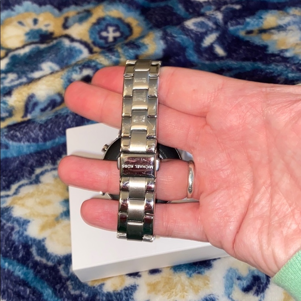 Michael Kors watch- Silver - Picture 3 of 8